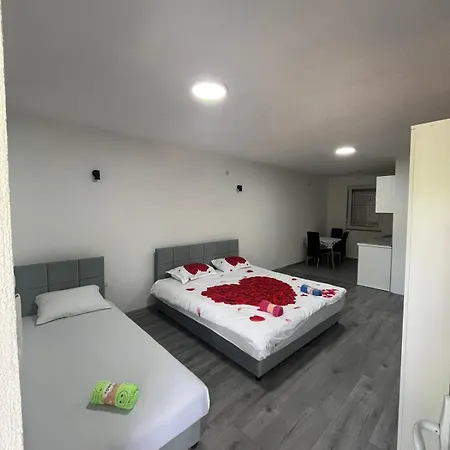 Vozucica Za 3 Osobe Bratunac