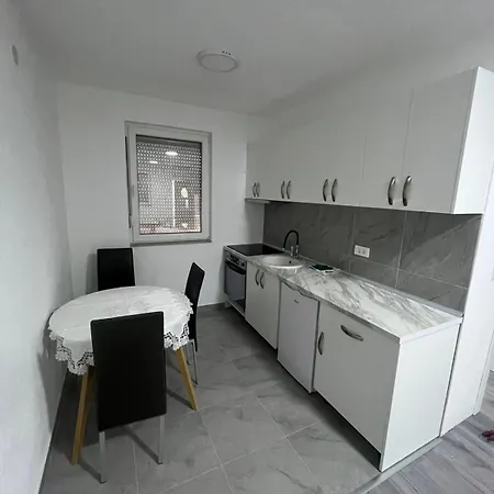 Vozucica Za 3 Osobe Guest house